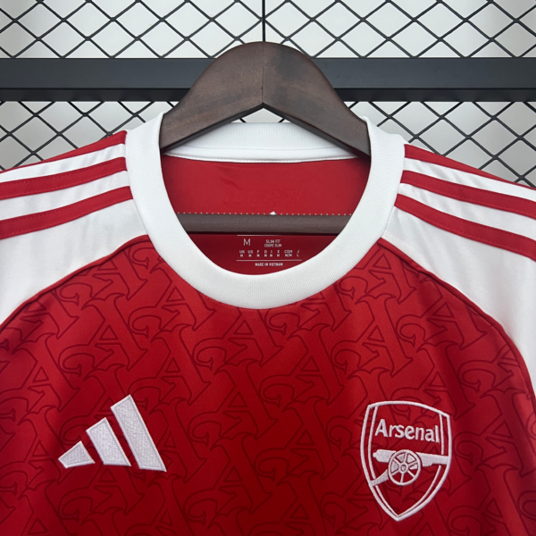 Nueva camiseta Arsenal 2025-2026 Gyokeres cuello-1