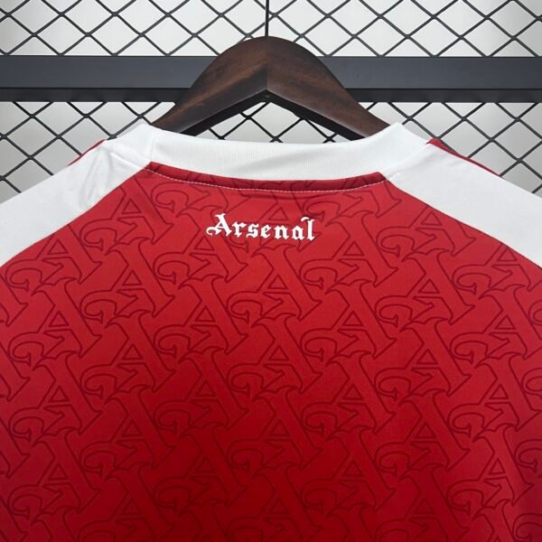 Nueva camiseta Arsenal 2025-2026 Gyokeres cuello anterior