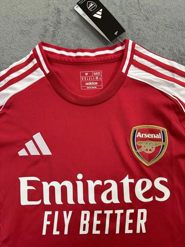 Nueva camiseta Arsenal 2025-2026 Gyokeres cuello