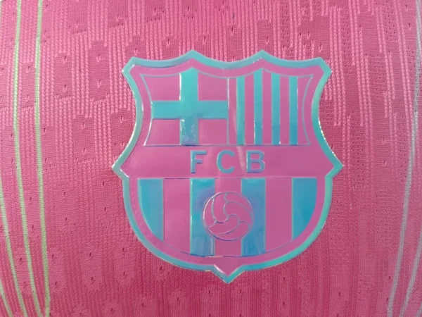 Nueva camiseta FC Barcelona Rosado 2025-2026 escudo