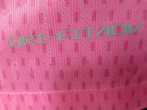 Nueva camiseta FC Barcelona Rosado 2025-2026 material