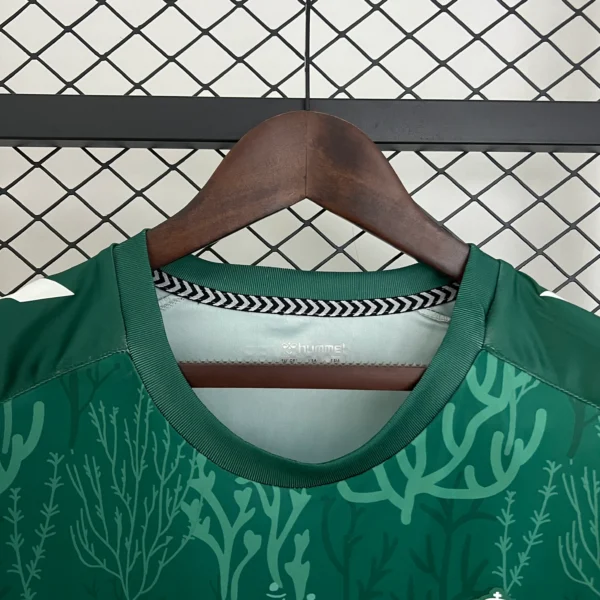 Nueva camiseta Real Betis 2025-2026 cuello