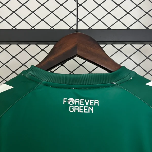 Nueva camiseta Real Betis 2025-2026 cuello anterior