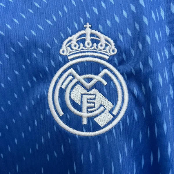 Nueva camiseta Real Madrid 2025-2026 Azul escudo
