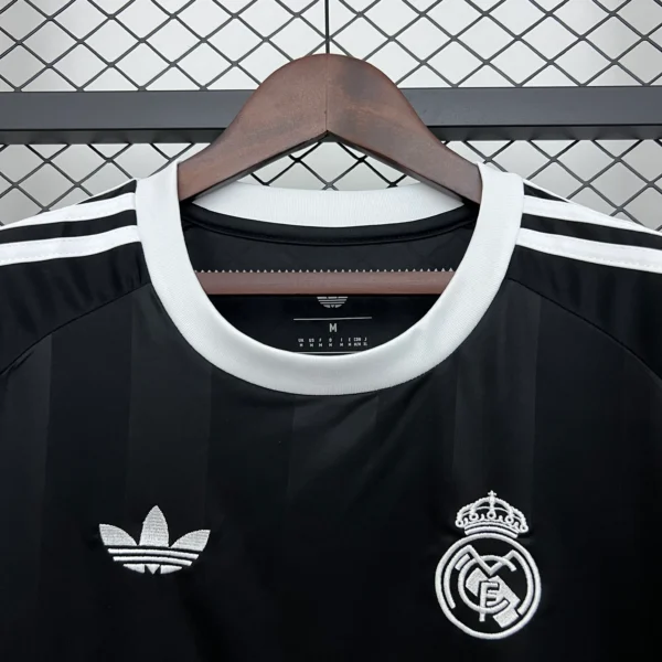 Nueva camiseta Real Madrid 2025-2026 Negro cuello