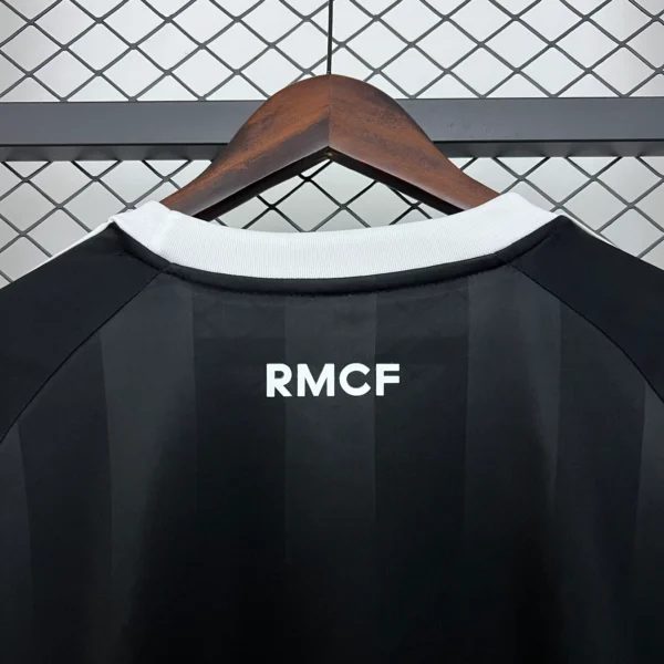 Nueva camiseta Real Madrid 2025-2026 Negro cuello anterior