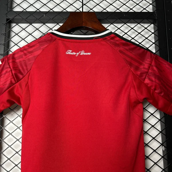 Nuevo Conjunto niño Manchester United 2025-2026 cuello anterior