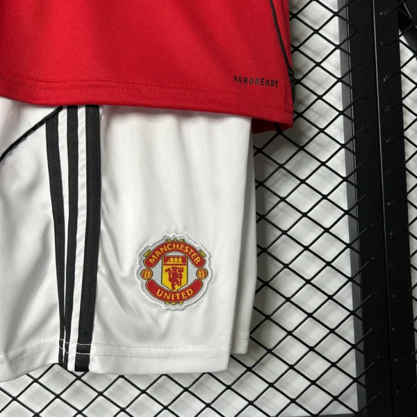 Nuevo Conjunto niño Manchester United 2025-2026 escudo-1