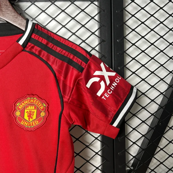 Nuevo Conjunto niño Manchester United 2025-2026 manga