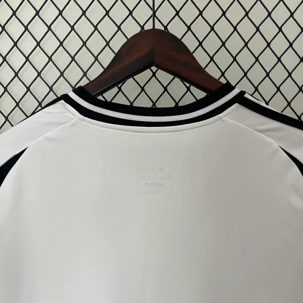 camiseta Juventus 2024-2025 cuello posterior