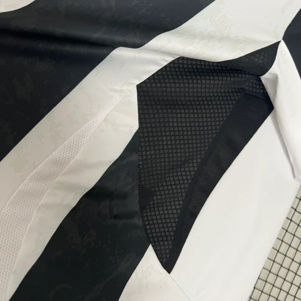camiseta Juventus 2024-2025 lateral
