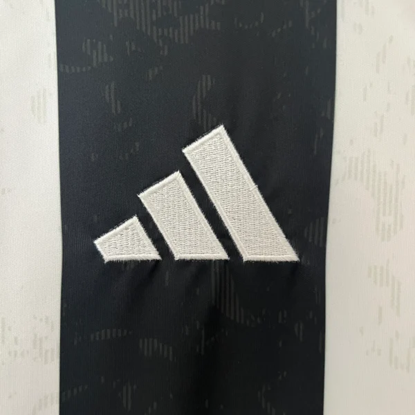 camiseta Juventus 2024-2025 logo