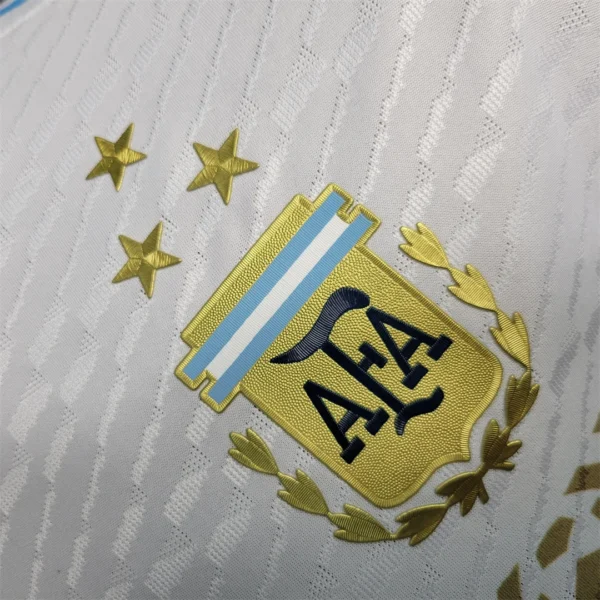 Camiseta Argentina Copa del mundo 2022 escudo