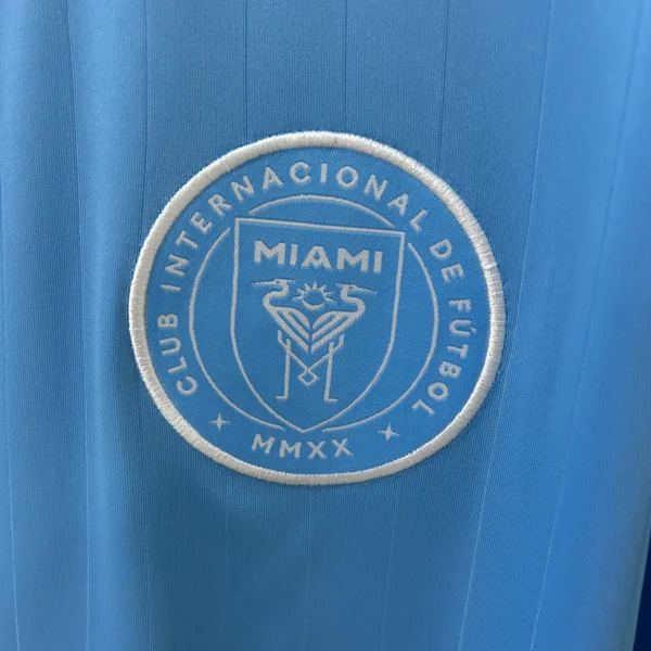 Camiseta Inter Miami Messi 2025-2026 celeste escudo