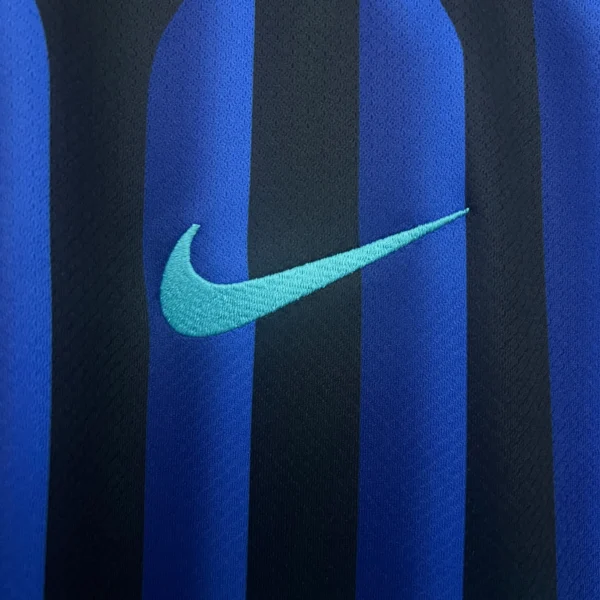 Camiseta Inter Milan Lautaro 2025-2026 logo