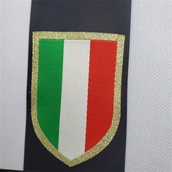 Camiseta Juventus Pirlo 2014-2015 escudo