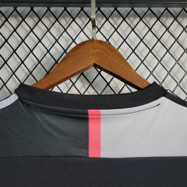 Camiseta Juventus Ronaldo 2019-2020 cuello anterior