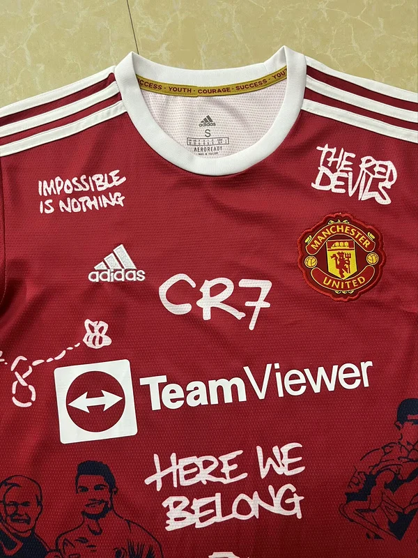 Camiseta Manchester United Ronaldo 2021-2022 cuello