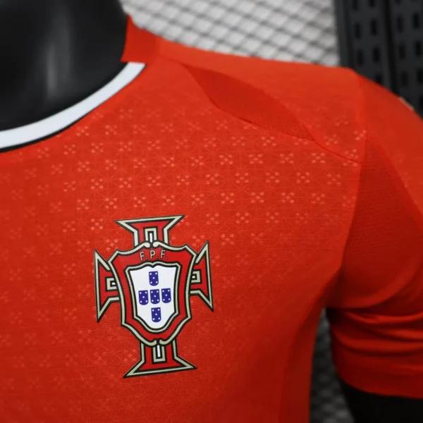 Camiseta Portugal Ronaldo 2025 escudo