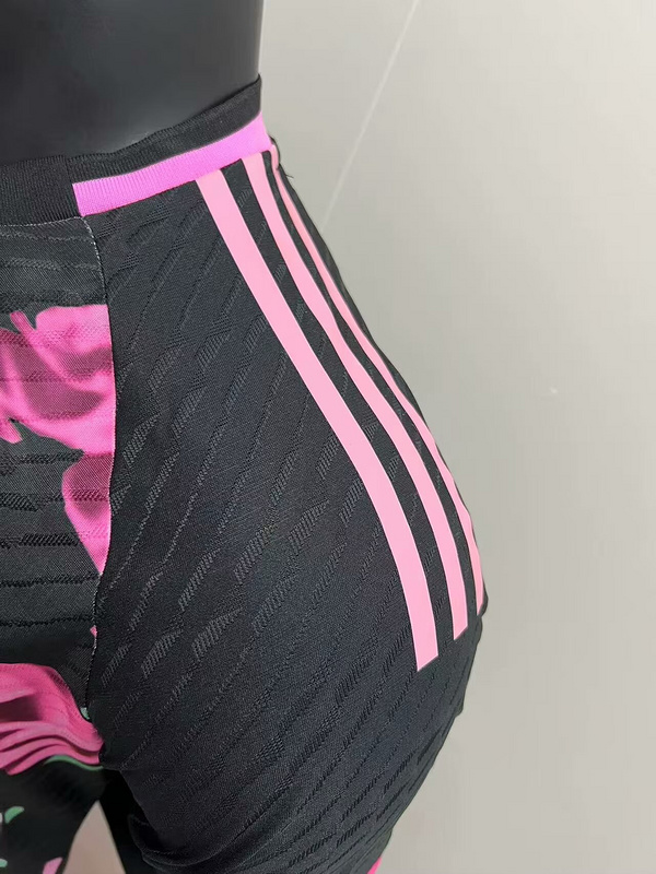 Camiseta Real Madrid 2025-2026 Serpiente rosa hombro 1