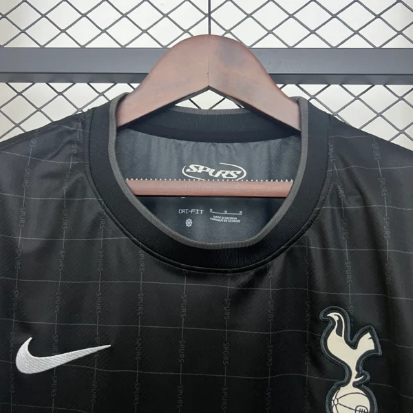 Camiseta Tottenham 2025-2026 Negra cuello frontal