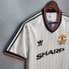 Camiseta blanca Manchester United 1982-1983 hombro