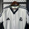 Camiseta blanca retro Real Madrid US Pack 2025 cuello