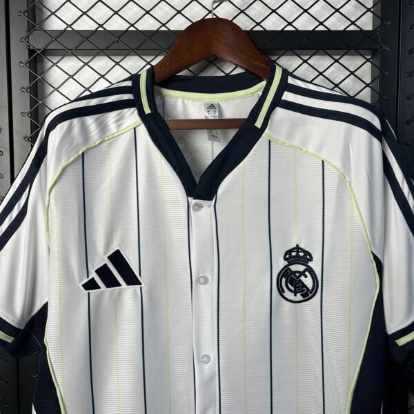 Camiseta blanca retro Real Madrid US Pack 2025 cuello