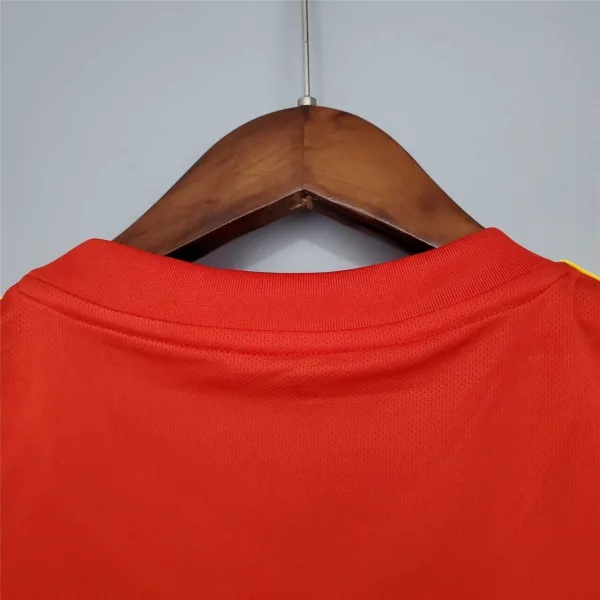 Camiseta retro España Roja 2018 Iniesta cuello anterior