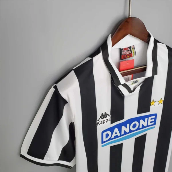 Camiseta retro Juventus 1994-1995 Danone hombro