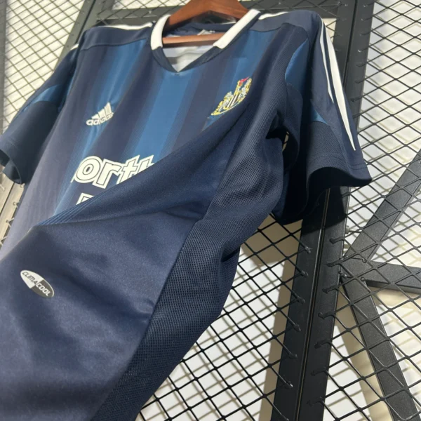 Camiseta retro Newcastle United 2005-2006 Azul lateral