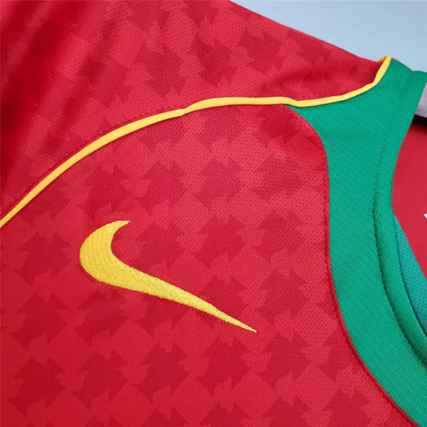 Camiseta retro Portugal Ronaldo Euro 2004 logo