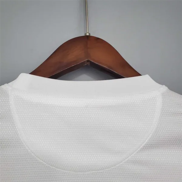 Camiseta retro Portugal blanca 2012 cuello anterior