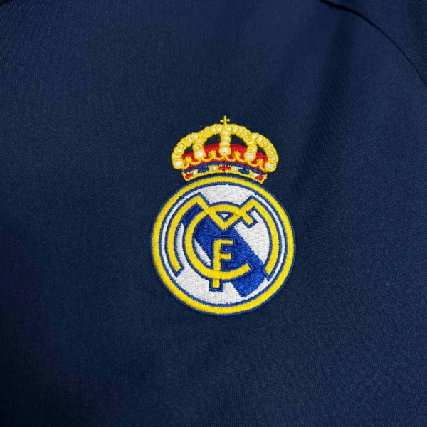 Camiseta retro Real Madrid Azul 2005-2006 escudo