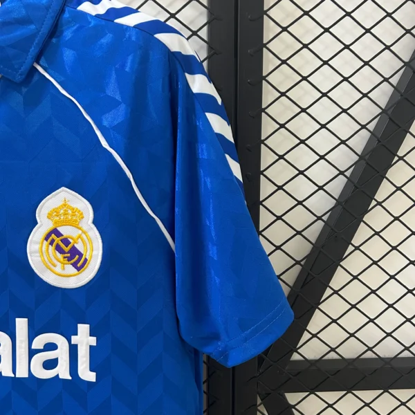 Camiseta retro Real Madrid azul 1986-1988 hombro