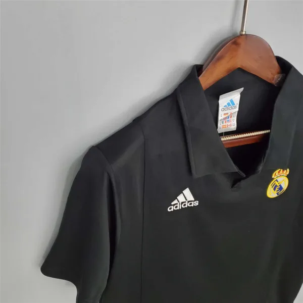 Camiseta retro Real Madrid negro 2002-2003 hombro