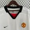 Camiseta retro blanca Manchester United 2002-2003 cuello