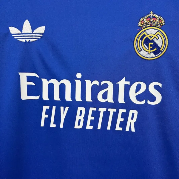 Conjunto Real Madrid niño 2025-2026 Azul pecho