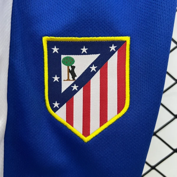 Conjunto niño Atletico Madrid Julián Álvarez 2025-2026 escudo pan corto