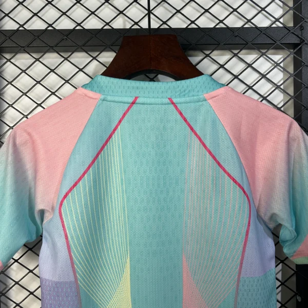 Conjunto niño FC Barcelona Celeste 2025-2026 cuello anterior