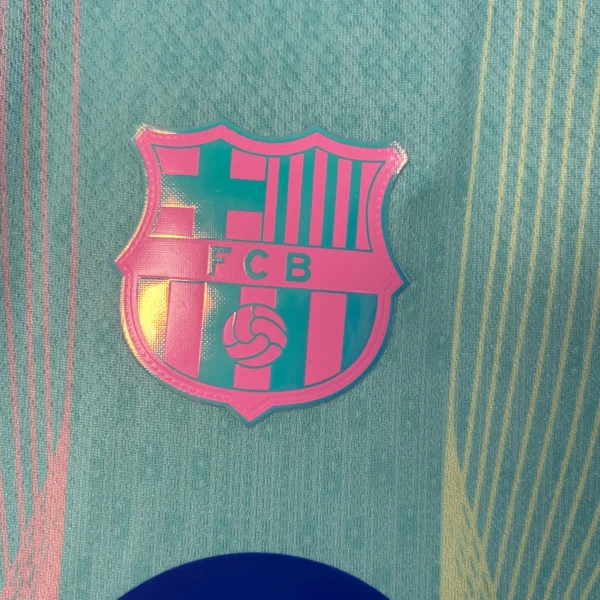 Conjunto niño FC Barcelona Celeste 2025-2026 escudo