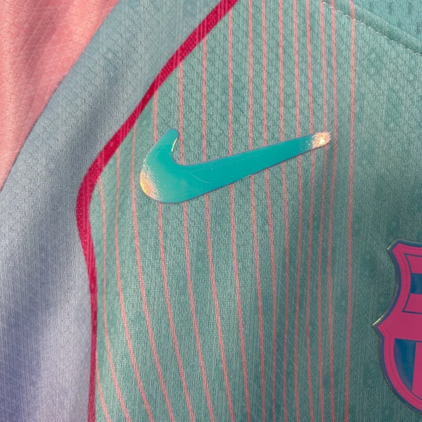 Conjunto niño FC Barcelona Celeste 2025-2026 logo