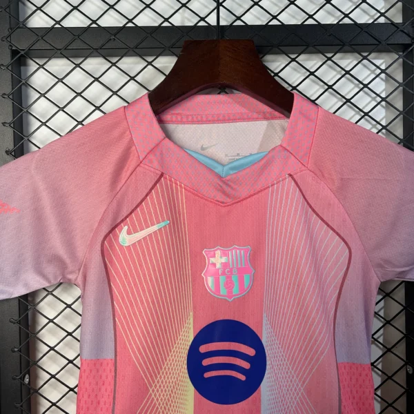 Conjunto niño FC Barcelona rosa 2025-2026 cuello