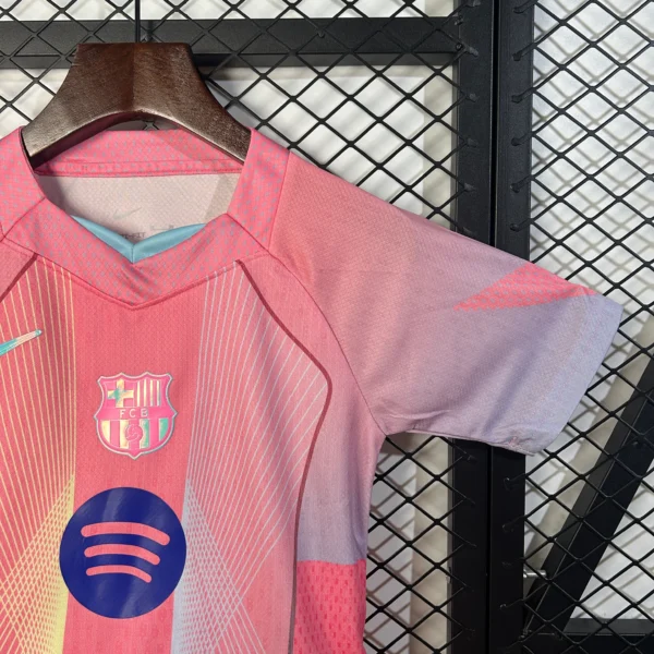Conjunto niño FC Barcelona rosa 2025-2026 manga
