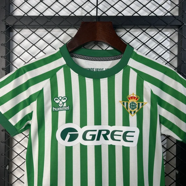 Conjunto niño Real Betis Final Conference league 2025-2026 cuello