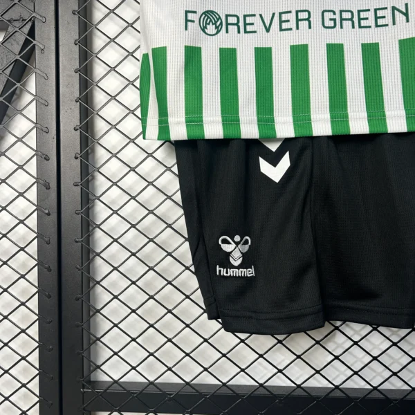 Conjunto niño Real Betis Final Conference league 2025-2026 logo pantalon corto