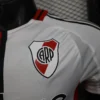 Nueva Camiseta River Plate 2025-2026 escudo