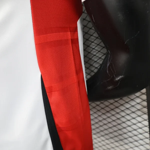 Nueva Camiseta River Plate 2025-2026 lateral
