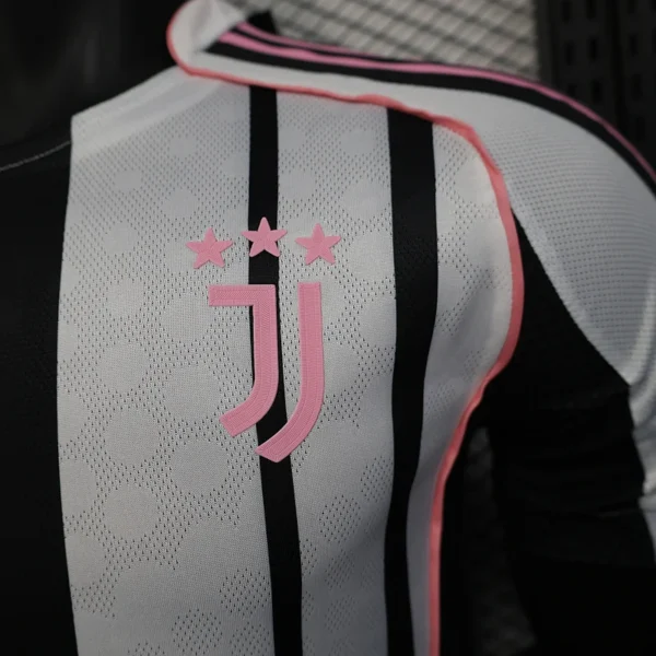 Nueva camiseta Juventus 2025-2026 escudo