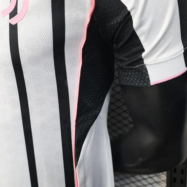 Nueva camiseta Juventus 2025-2026 lateral